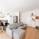 Design Apt In Aligre Neighbourhood